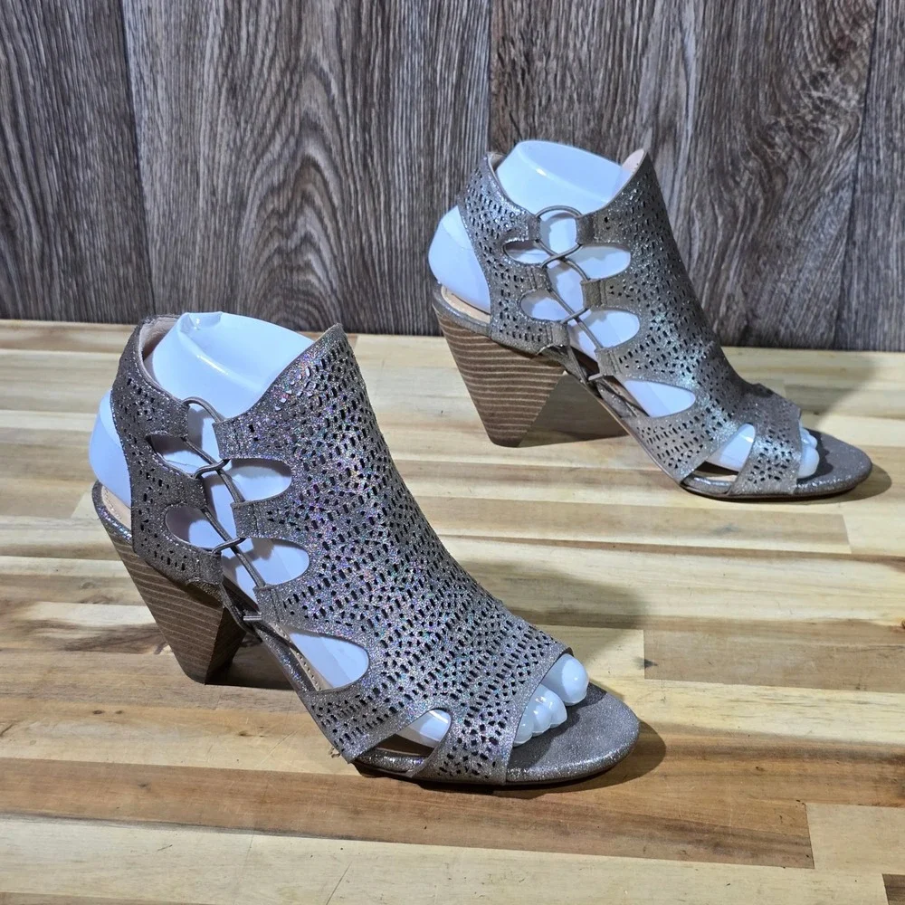 Vince Camuto Sandal Perforated Laser‎ Cut Metallic Pewter Block Heel 7M Shimmer